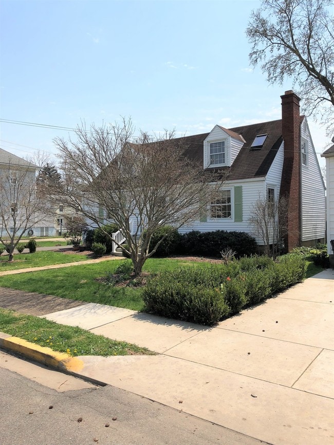Building Photo - 105 Sunnyside Dr