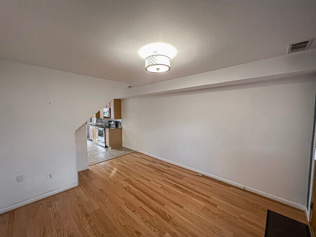 Foto del edificio - Beautiful 2 Bedroom 1 Bath Townhouse in Fa...