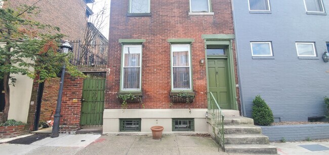 Building Photo - 2222 Lombard St
