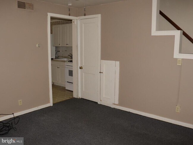 Foto del edificio - 58 Thompson Cir