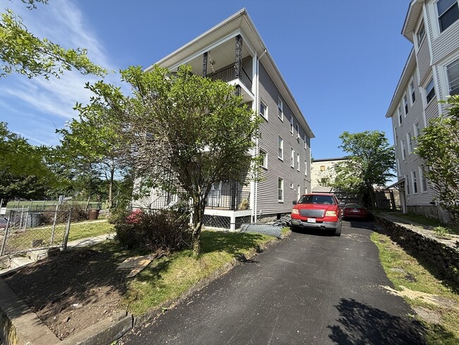 Building Photo - 32 Woodbine St