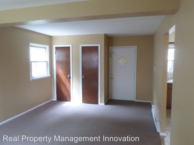 Building Photo - 11-11 Grassmere Terrace