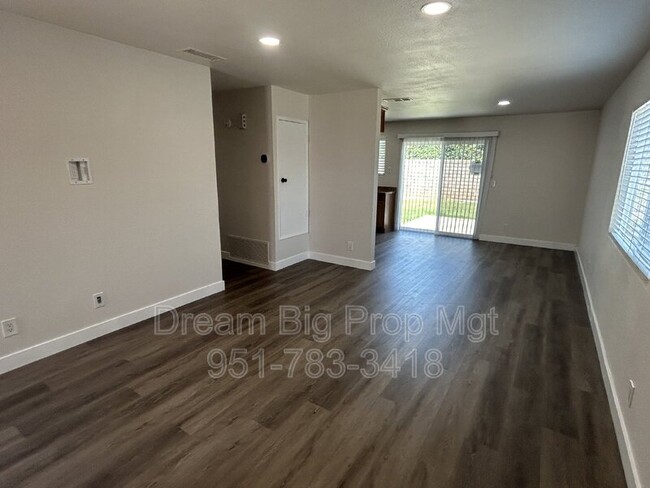 Building Photo - 9595 Altadena Dr
