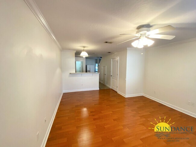 Building Photo - Great 2 Bedroom Townhouse in Niceville