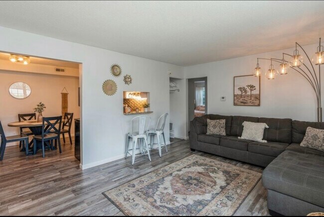 Foto del edificio - 1100 E 6th St