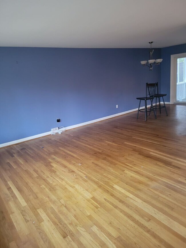 Building Photo - Amazing 3 BR/2.5 BA Single-Family Home in ...
