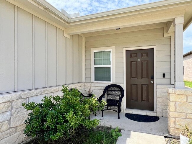 Building Photo - 220 Pepperbark Loop