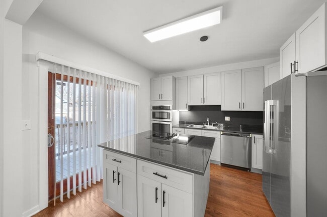 Building Photo - 7250 N Rogers Ave