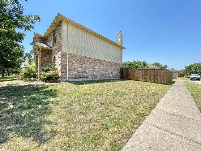 Building Photo - 2901 Lake Vista Dr