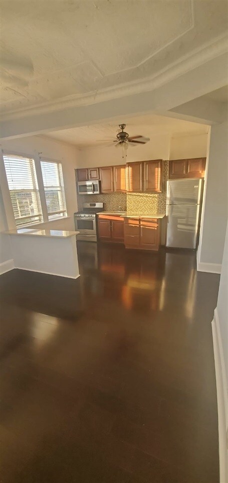 Foto del edificio - 1001 Columbia Ave