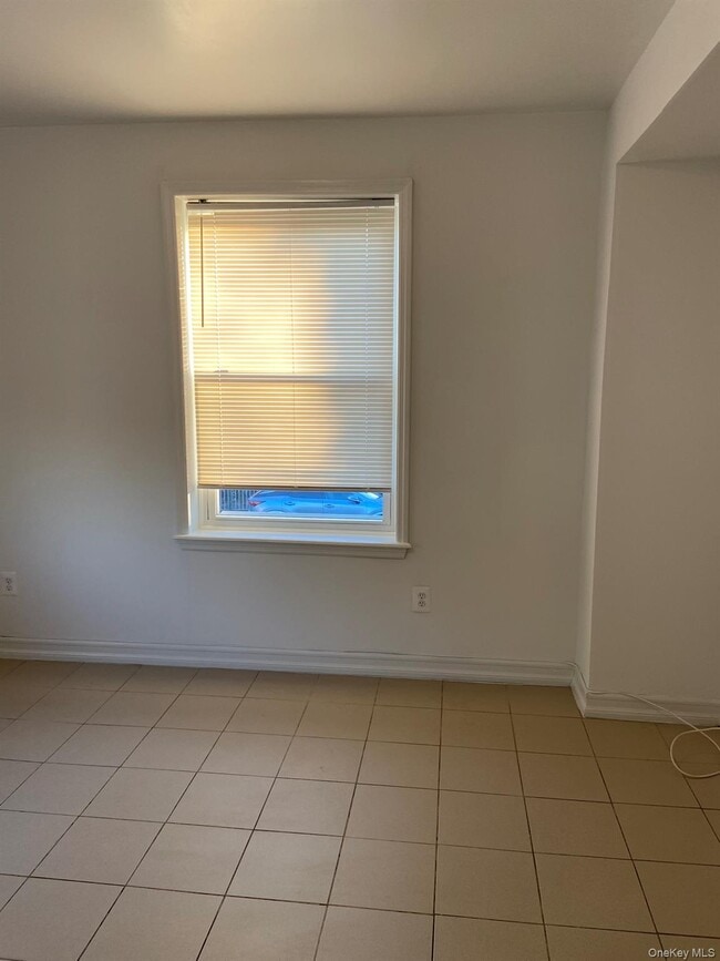 Building Photo - 31-17 Buell St