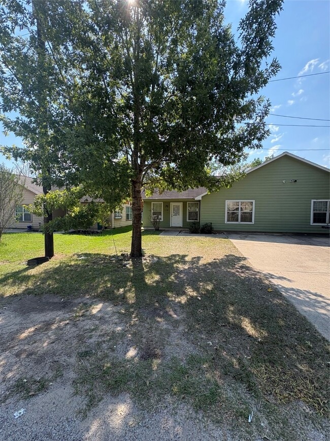 Building Photo - 104 Lindley Dr