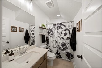 Building Photo - 161 Hbr Hls Dr