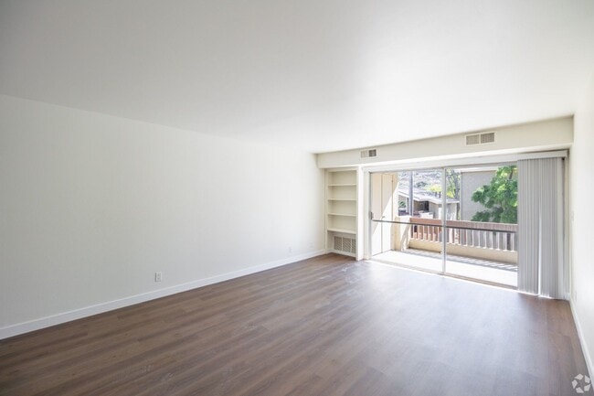 Interior Photo - Enclave 693