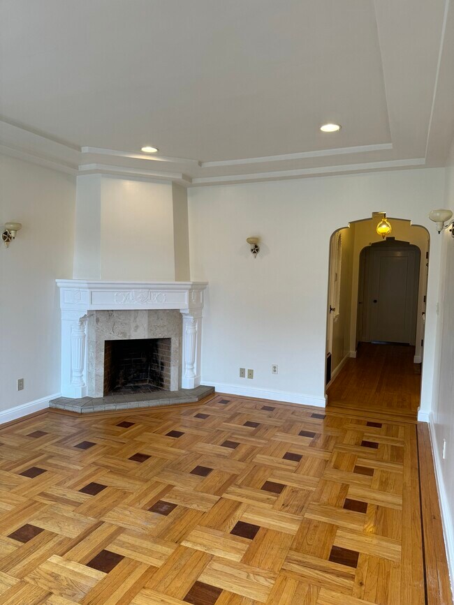 Building Photo - 809 Randolph St