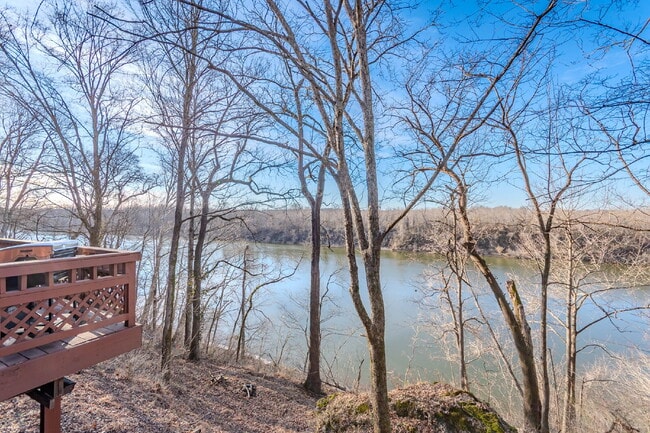 Foto del edificio - River View, Very Private Home!