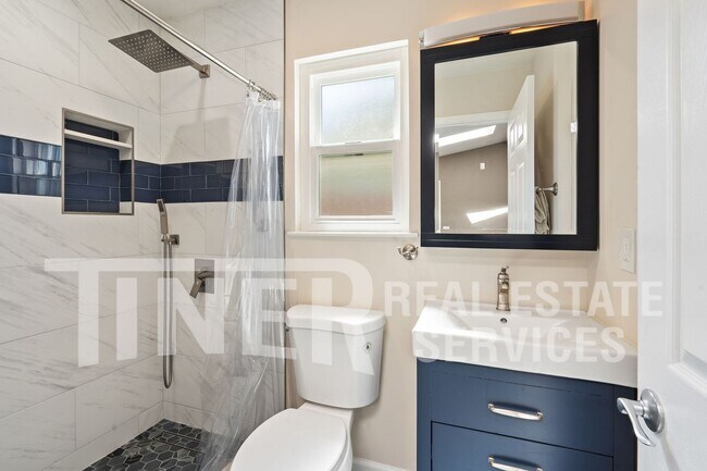 Building Photo - Modern ADU in Prime Location with All Util...