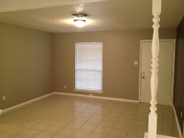 Living Room - 5835 Cliff Walk Dr