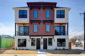 Building Photo - 3202 Forest Park Blvd
