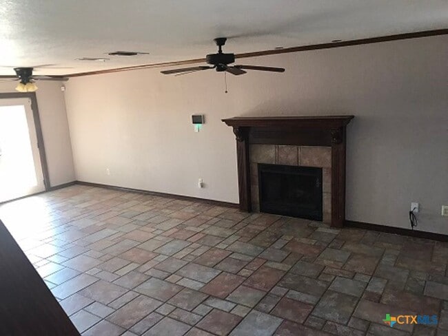 Building Photo - 419 Tomahawk Dr