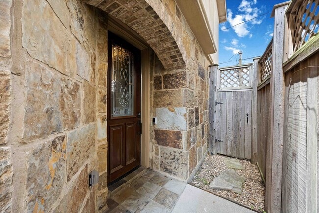 Building Photo - 328 Bomar St