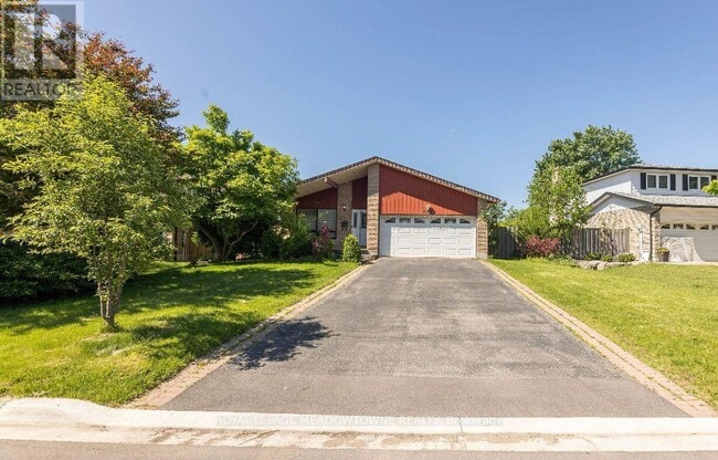 Building Photo - 468 Gowland CR