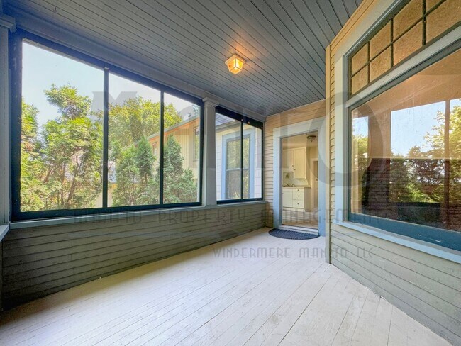Foto del edificio - *COMING SOON* Vintage Craftsman In Prime L...