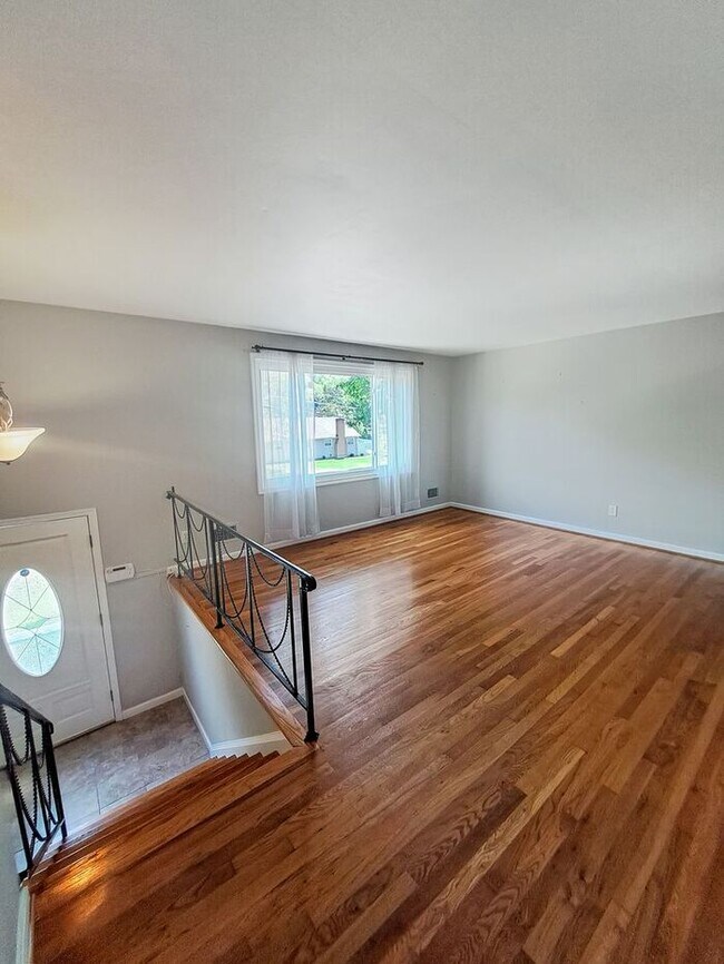 Foto del edificio - Coming Soon! Attractive Mid Century Modern...