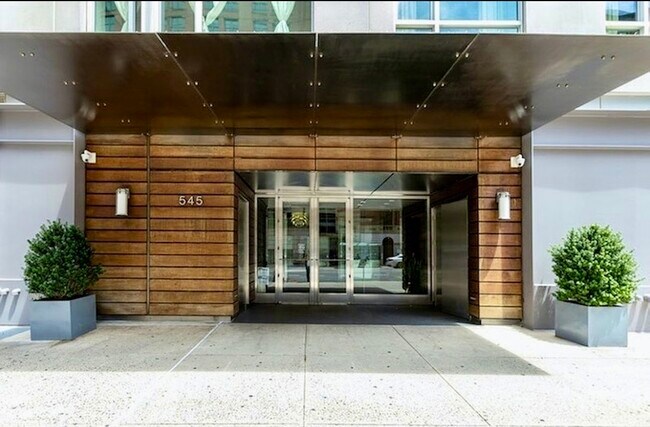 Building Photo - 545 W 110th St