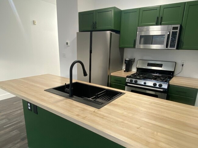 Building Photo - 1364 W Stillwater Dr