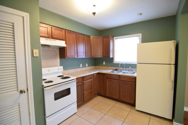 Building Photo - 913 Bowie Ct
