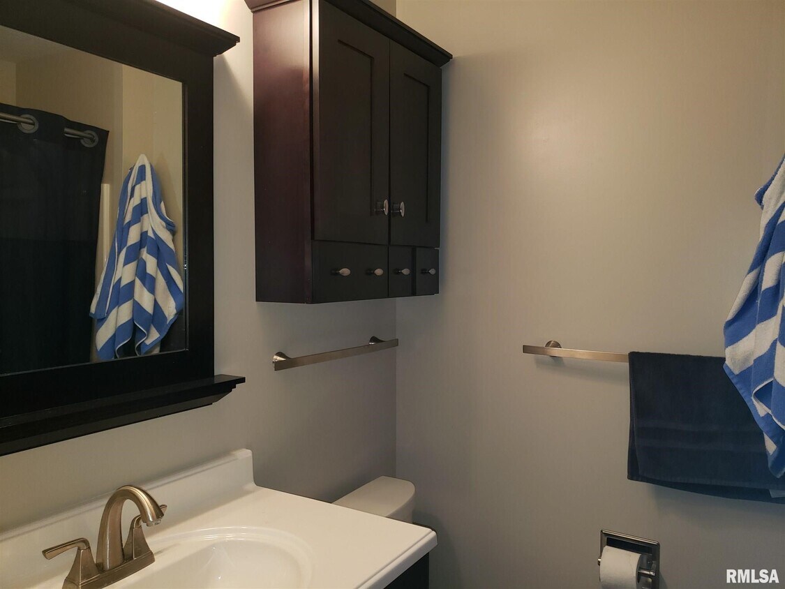 Building Photo - 1805 Sutton Pl