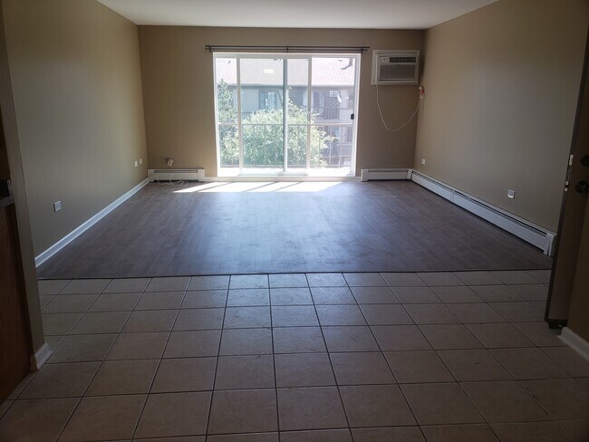 Foto del edificio - 1665 Coach Dr