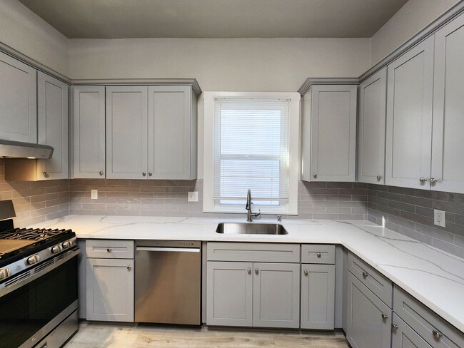 Photo - 811 V Street Apartment