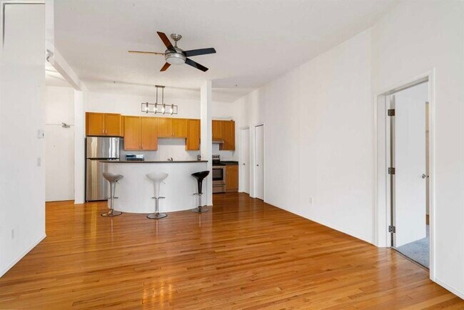 Photo du bâtiment - 1410 2 St SW