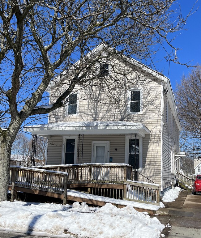 Building Photo - 720 E 23rd St