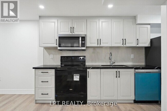 Photo du bâtiment - 140 Springvalley Crescent