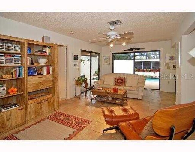 Foto del edificio - 2/2 Maintenance-Free Glen Oaks Courtyard Home with Private Pool