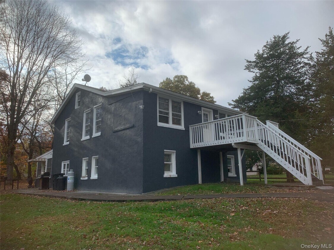 Foto principal - 97 Holloran Rd