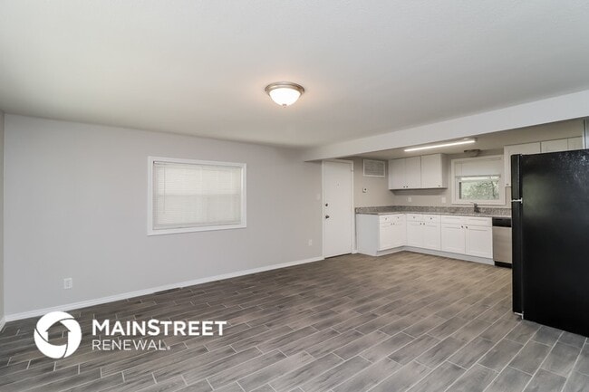 Building Photo - 161 E Shore Dr