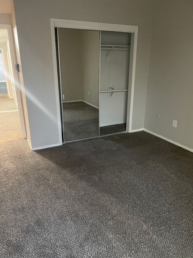 Foto del edificio - Trinity Meadows 1013/1016/1017