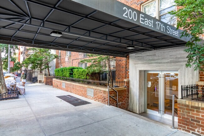 Entrada - 179 Third Ave