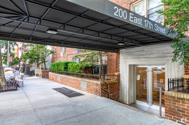 Entrance - 179 Third Ave