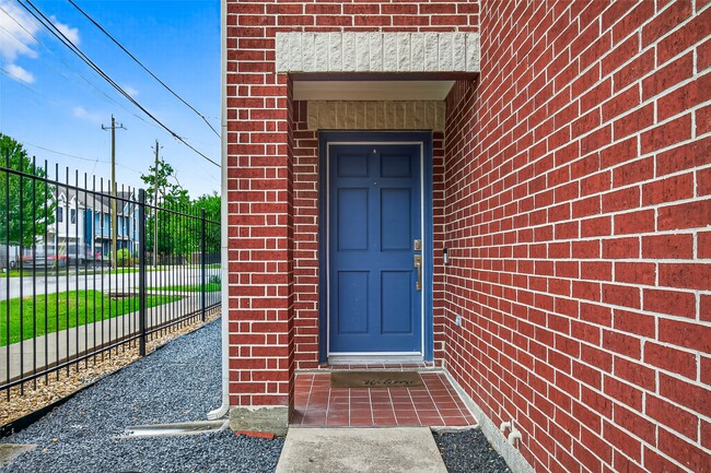 Foto del edificio - 2705 Rutland St