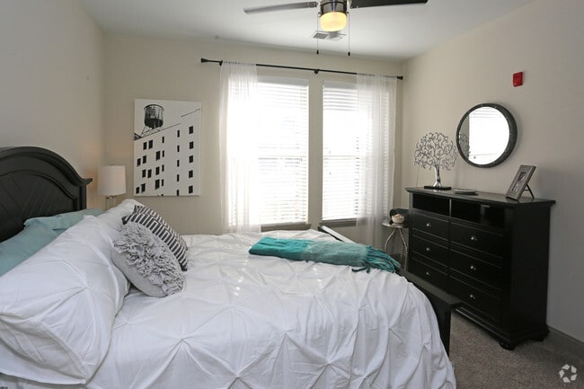 Building Photo - Watercourse