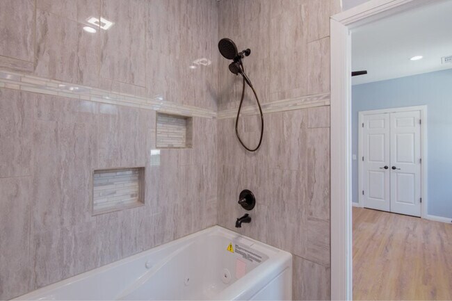 Foto del edificio - 935 NE 17th St