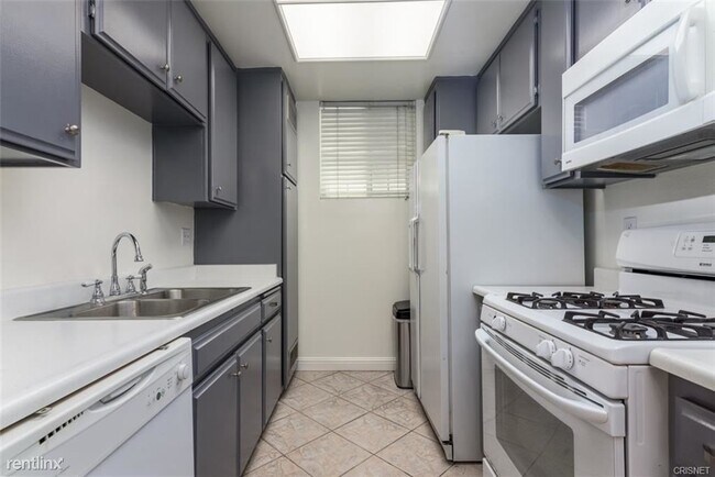 Building Photo - 2 br, 2 bath Condo - 151 N Maple St Apt 213