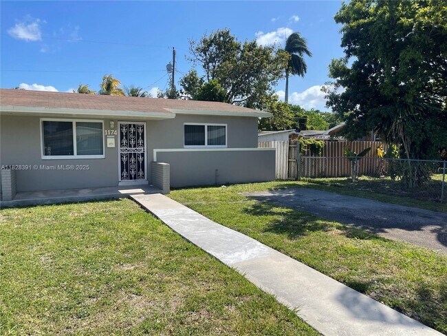 Foto del edificio - 1172 NW 100th Terrace