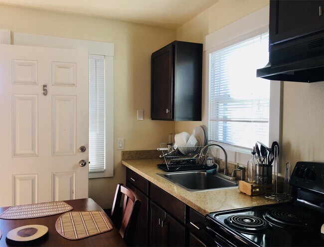 Foto del edificio - 4550 Lakeshore Blvd