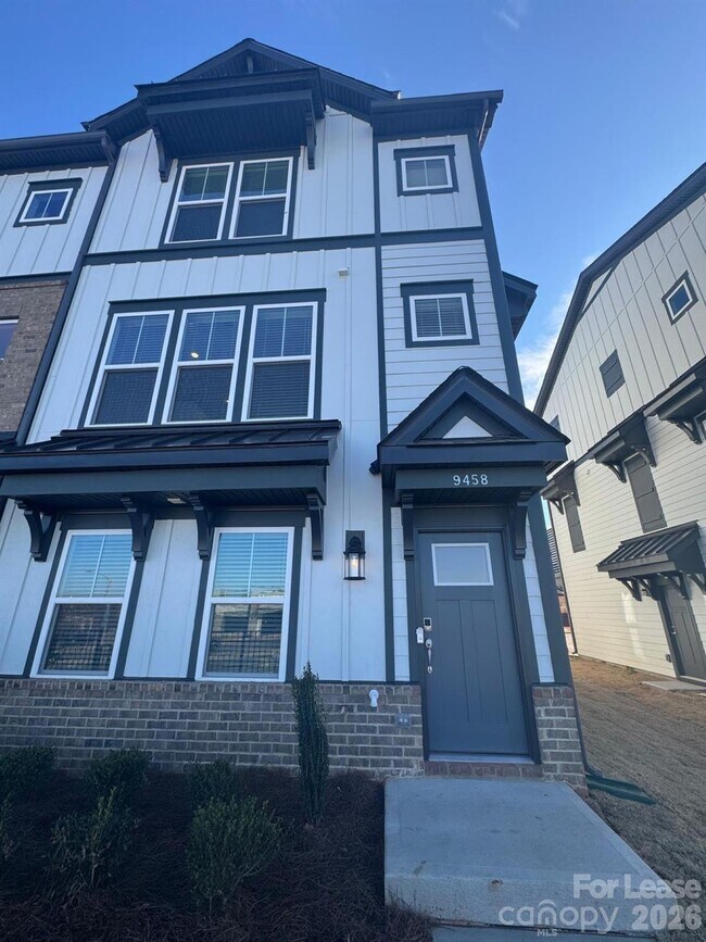 Building Photo - 9458 Senator Royall Dr